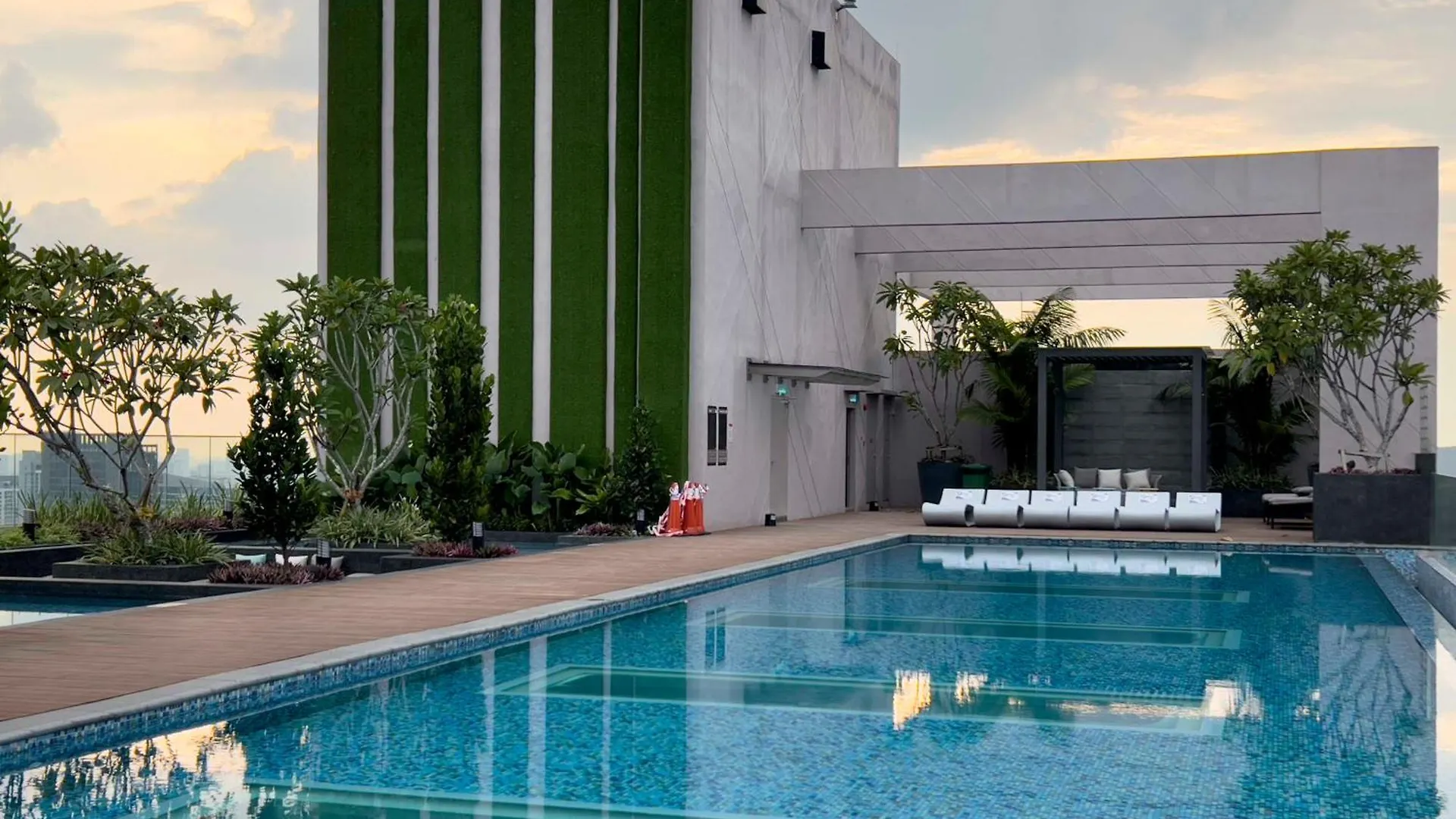 Sky Pool Suites Kl Sentral - Riveria City Kuala Lumpur
