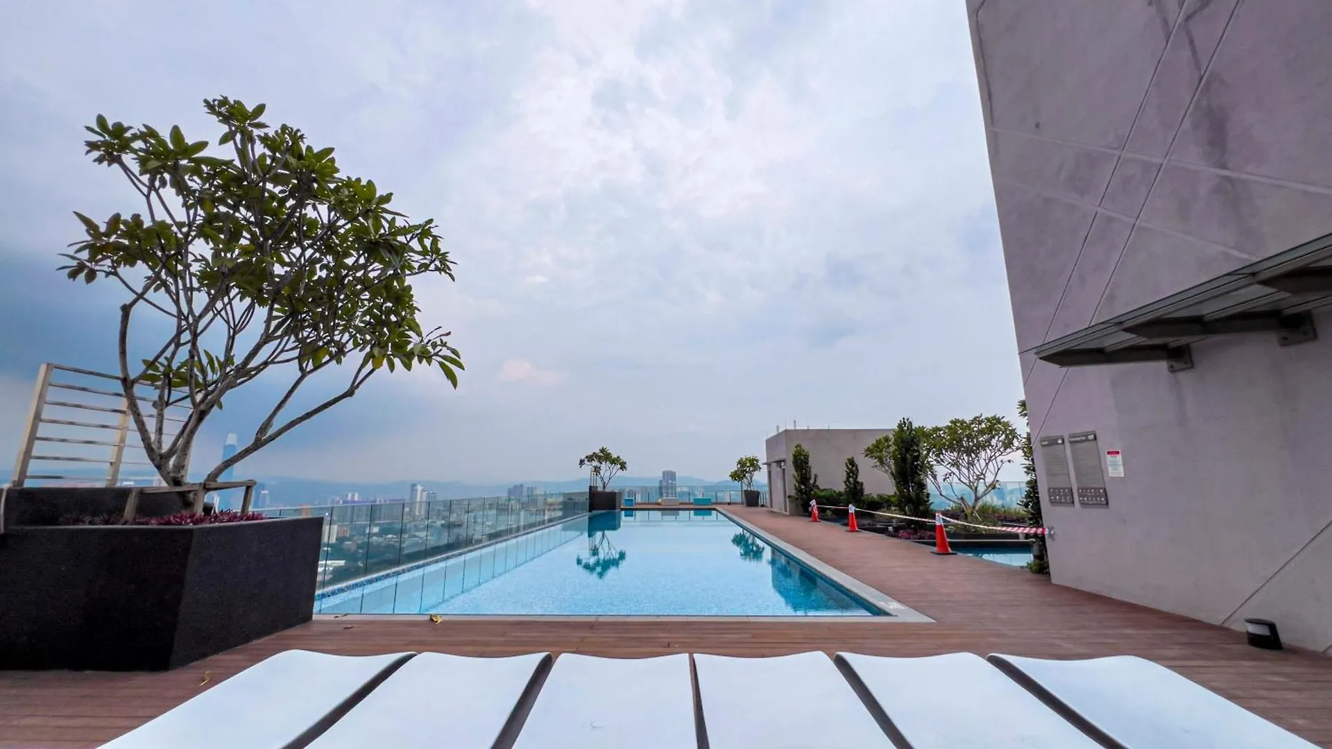 Sky Pool Suites Kl Sentral - Riveria City Kuala Lumpur