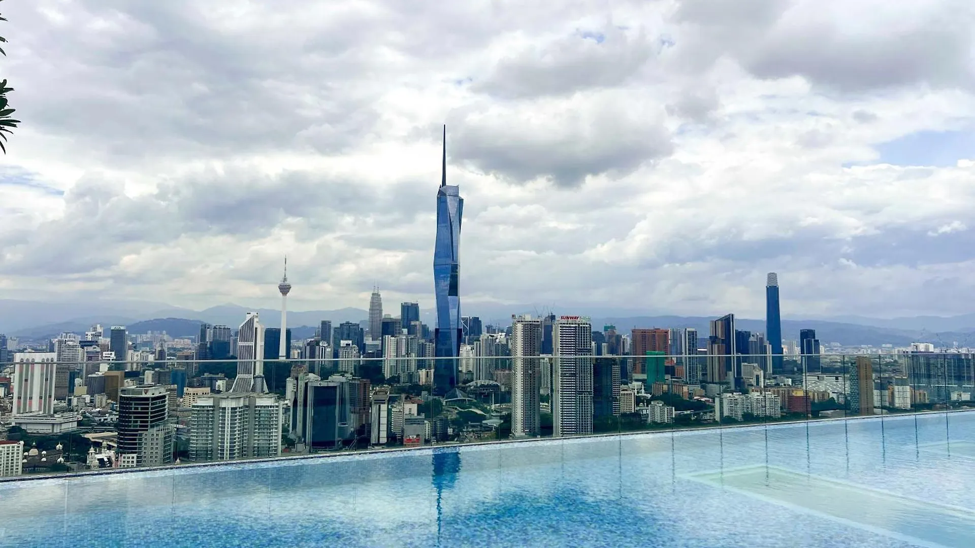 Sky Pool Suites Kl Sentral - Riveria City Kuala Lumpur